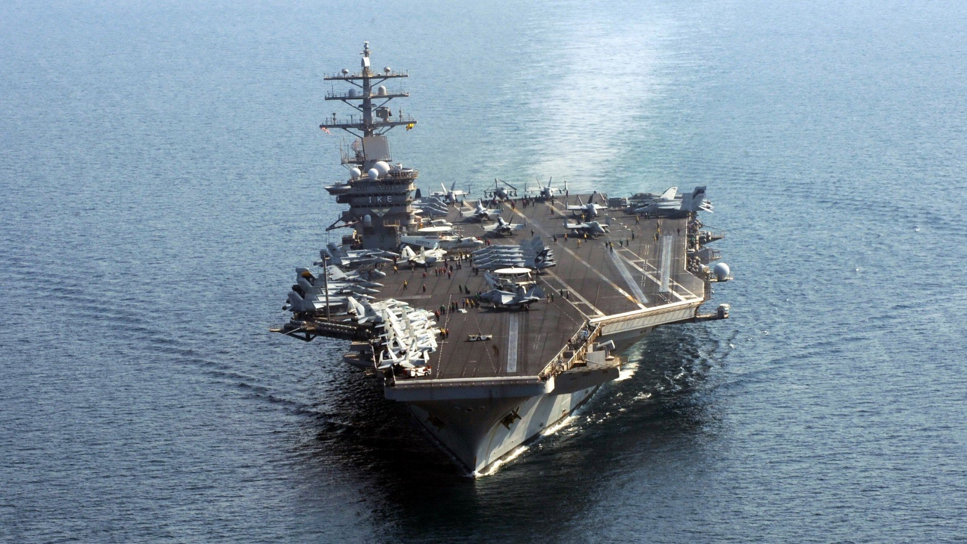 艾比·德尔福：南非队后场防守的关键人物，成功化解威胁，比尔和艾德