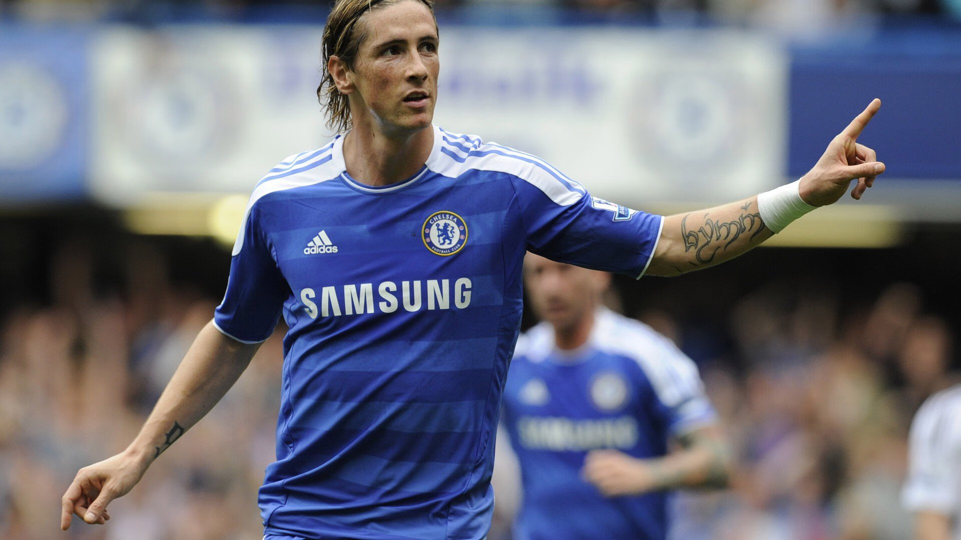 荷兰骑手 Merel Blom-Hulsman 在巴黎奥运会三项赛中获得第八名，展现坚韧精神。